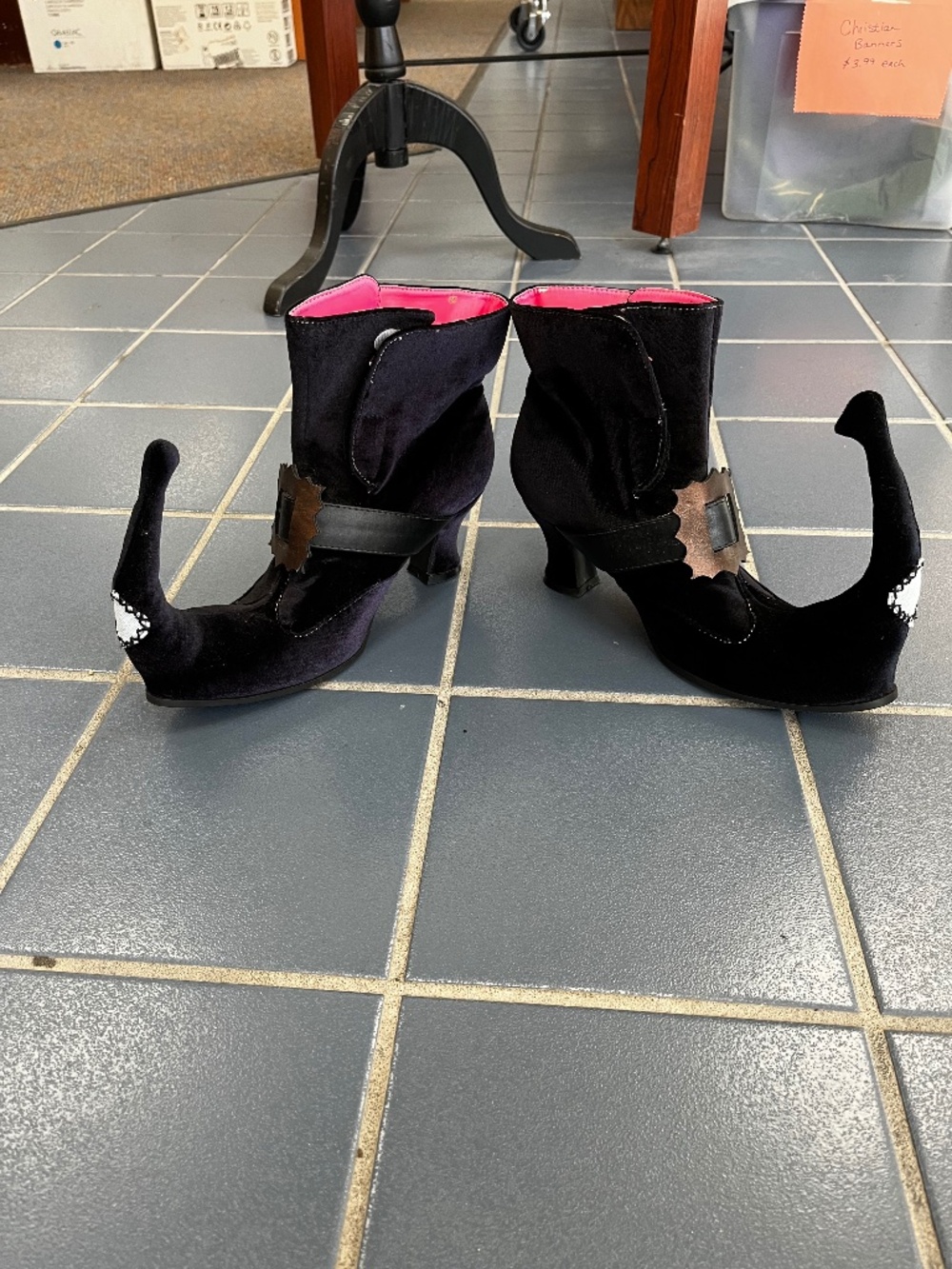 Women’s Faux Suede Curled Toe FUN Witches Shoes